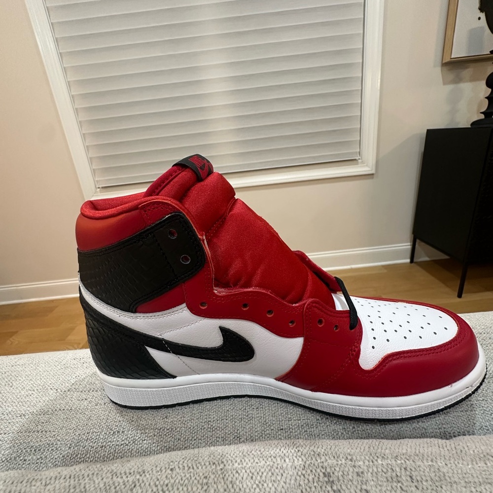 NEVER WORN! Nike Red and Black Sneakers Iconic Design